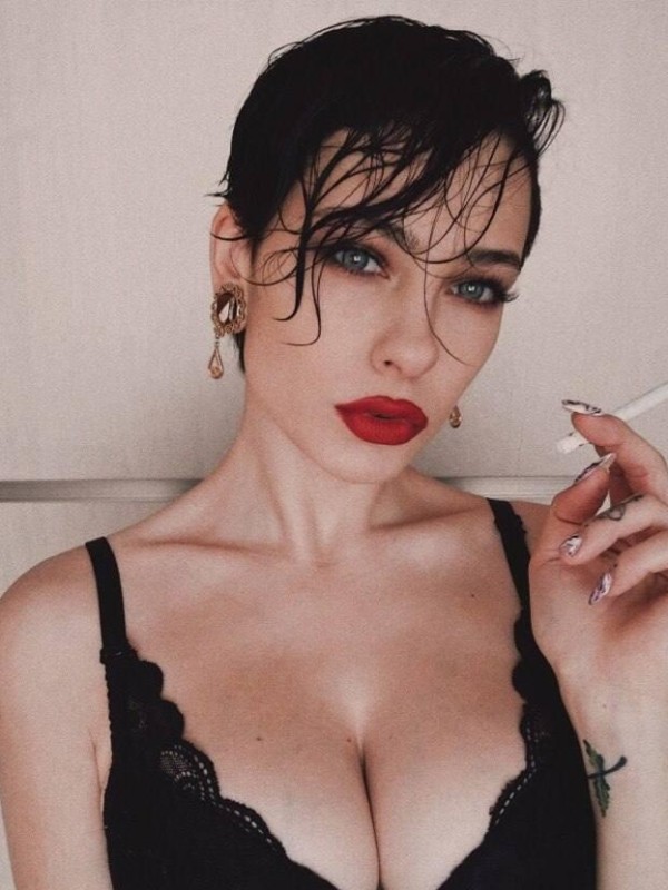 Александра привлекательная девушка из Сегежа цена от 6000 руб